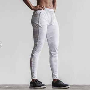 NWT NOBULL WOMEN’S CAMO JOGGER - Size M